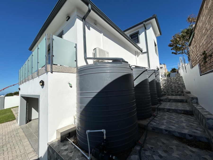 4 Bedroom Property for Sale in Wavecrest Eastern Cape